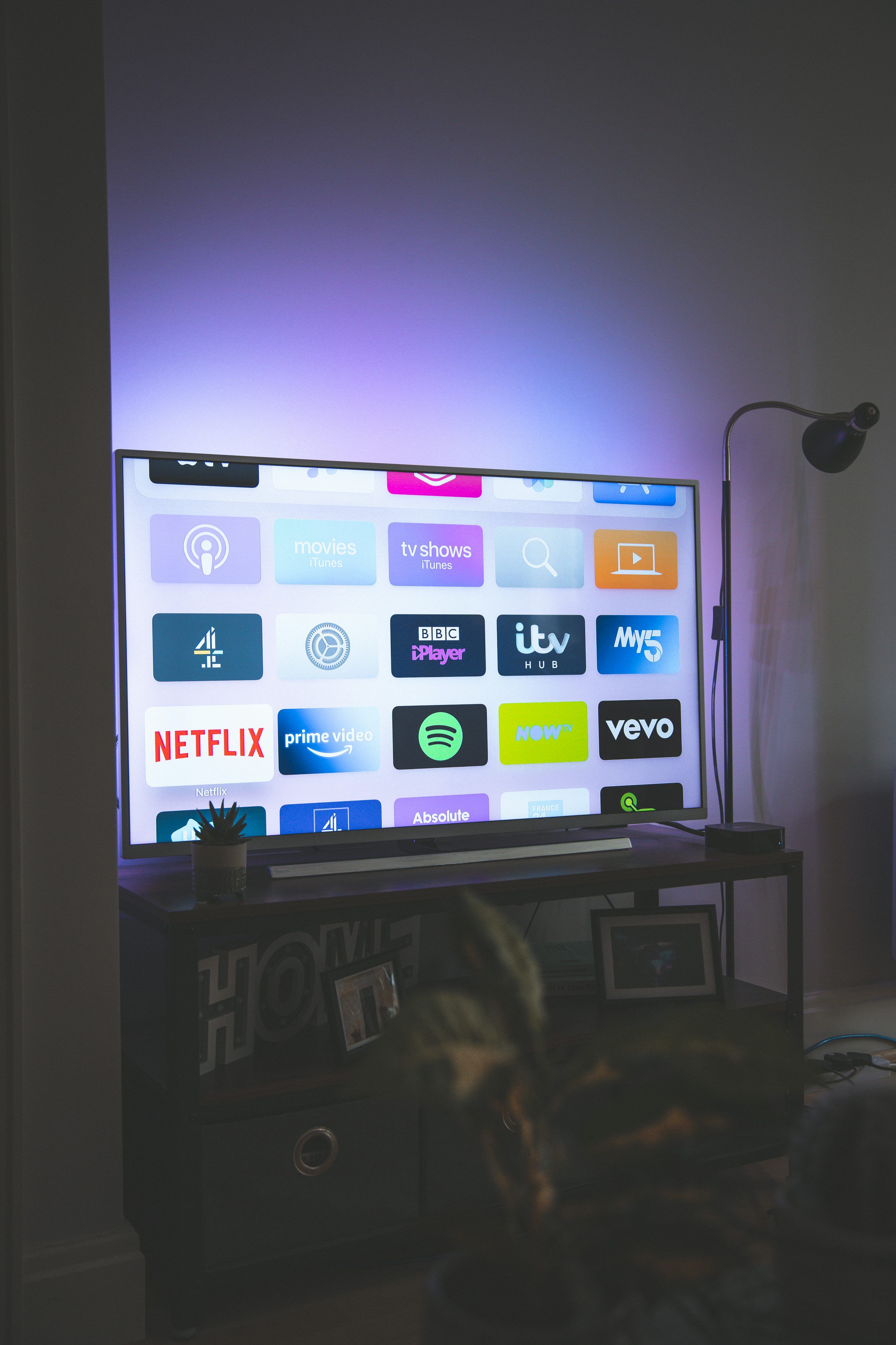 IPTV-programguide EPG som visar kanalschema på Smart TV