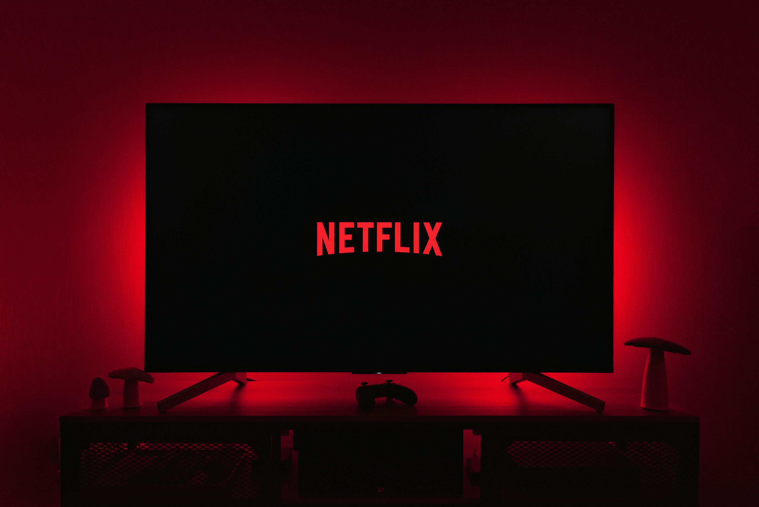 Smart TV med IPTV-gränssnitt och kanalguide i 4K-upplösning