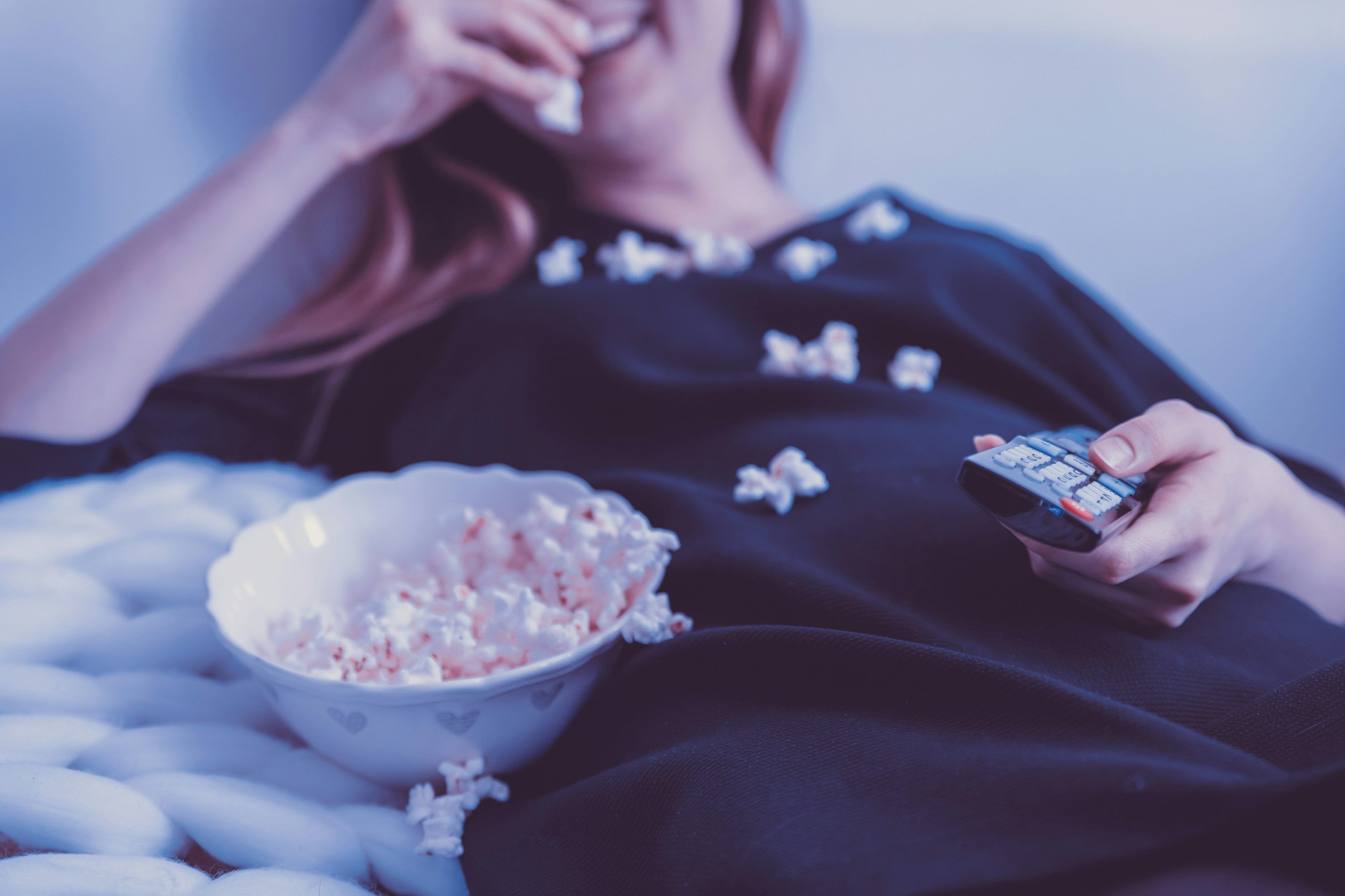 4K IPTV-streaming på stor TV-skärm med kristallklar bildkvalitet