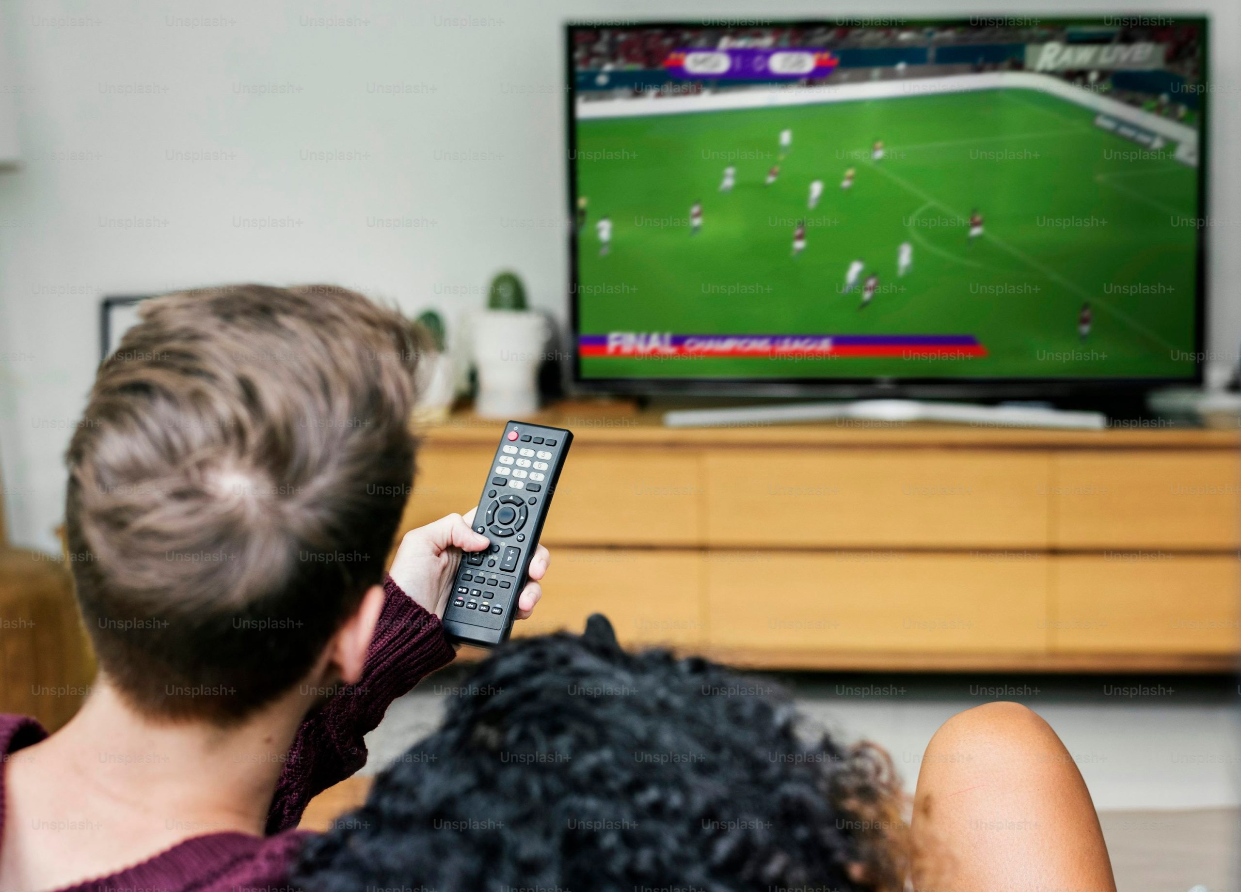 Smart TV och Firestick redo för swedishiptv streaming med IPTV Smarters